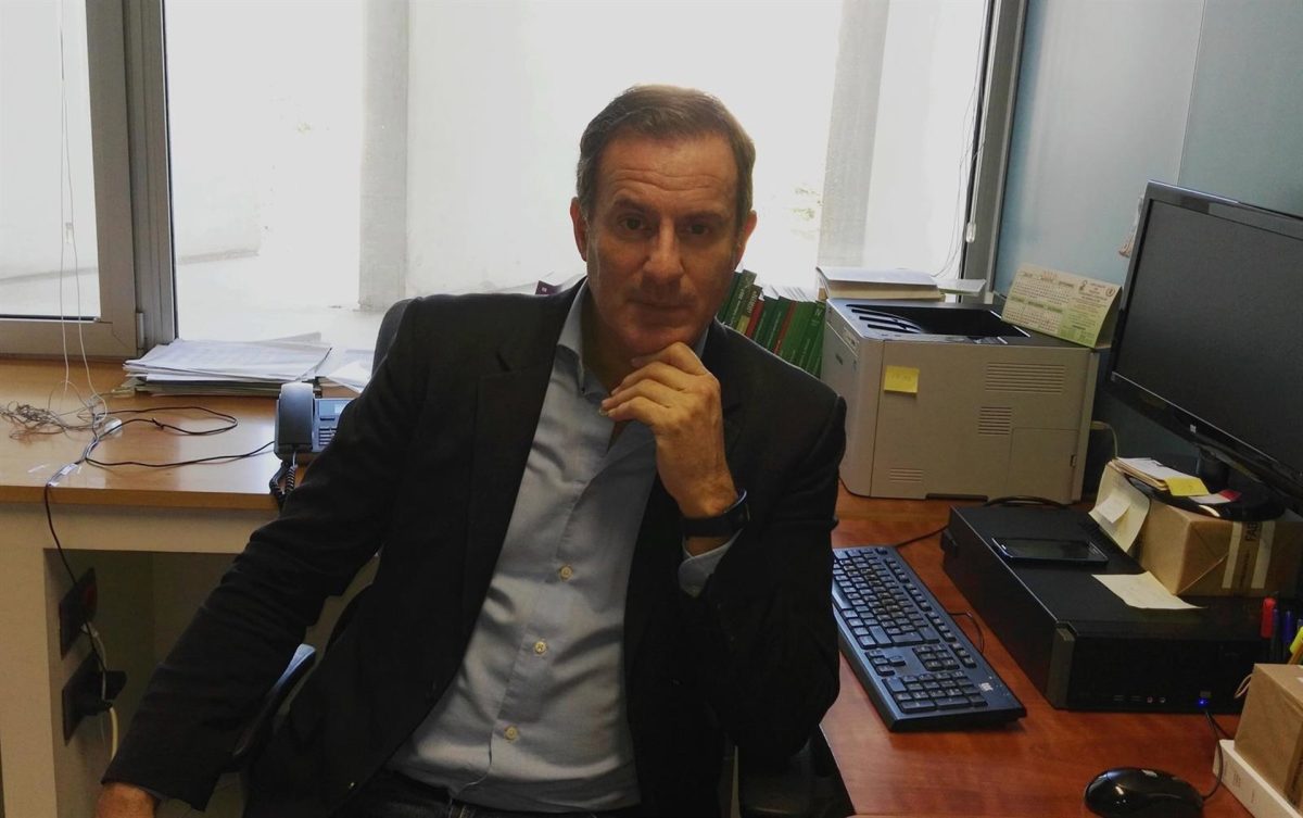 El fiscal Fernando Benítez, nuevo delegado contra los Delitos de Odio y Discriminación en Málaga - Fernando Benitez El fiscal delegado de Medio Ambiente de Málaga, Fernando Benítez, ahora es también delegado contra los delitos de odio y discriminación.