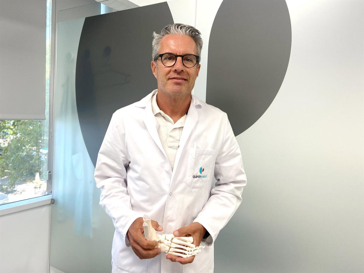 Advierten de lesiones musculoesqueléticas por el uso de las chanclas en verano - Javier Escolar El jefe del Servicio de Podología del Hospital Quirónsalud Marbella, Javier Escolar