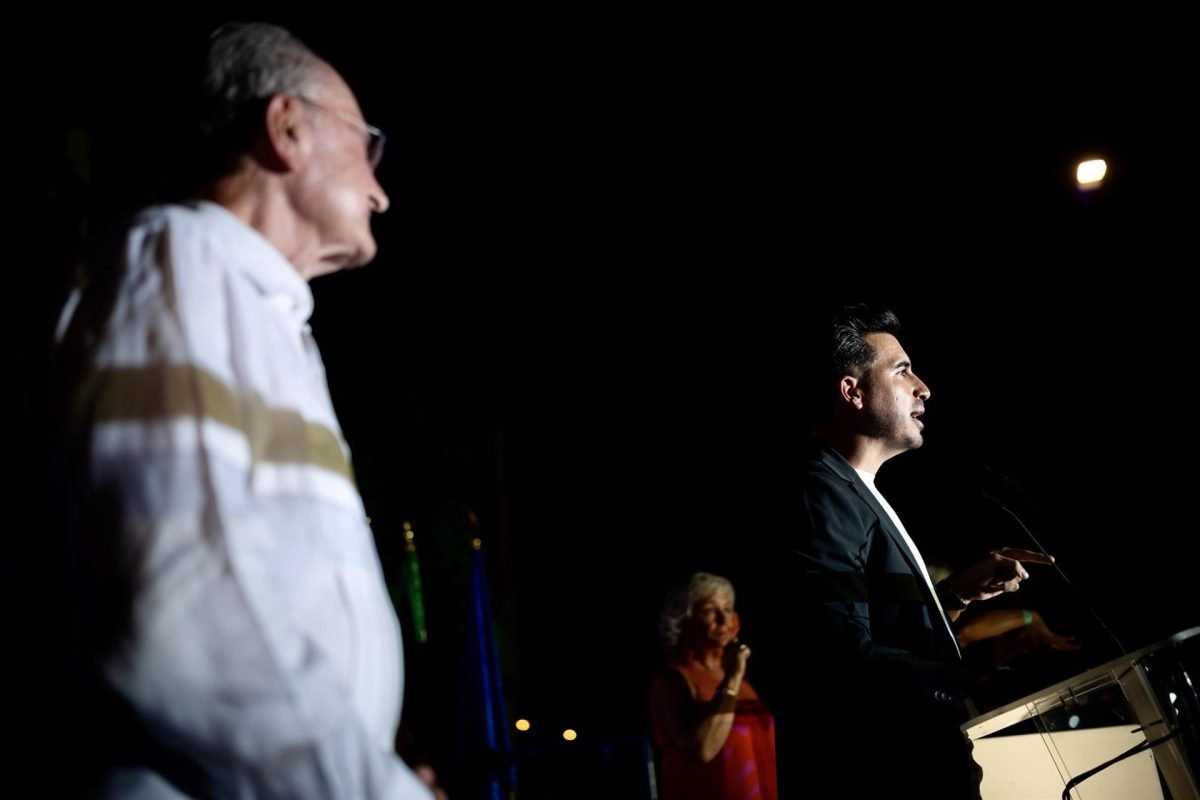 Javier Castillo dice que la Feria es para "perder la cordura y dejarse enamorar: Málaga es capital de la felicidad" - Pregon Javier Sierra El pregonero de la Feria de Málaga 2025 Javier Castillo y el alcalde de Málaga, Francisco de la Torre.