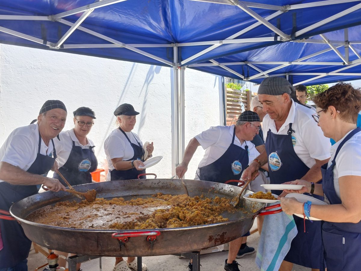 Fuengirola vive un año más su Verbena de Los Pacos con gran afluencia de vecinos y visitantes - Verbena de los Pacos Preparativos paella