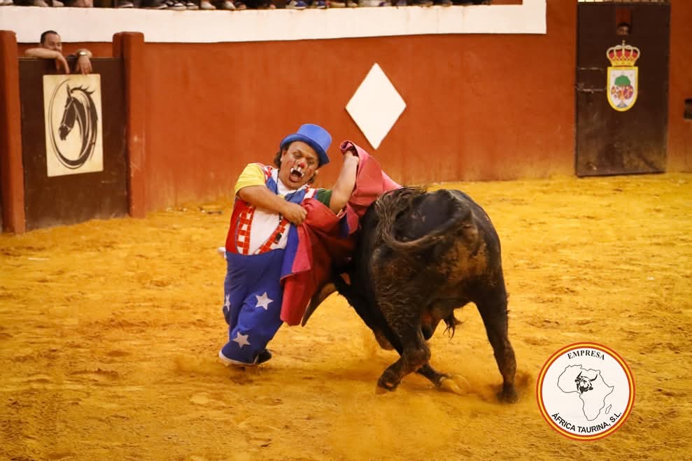 El toreo cómico vuelve a triunfar en Cortes de la Frontera con “No hay billetes”