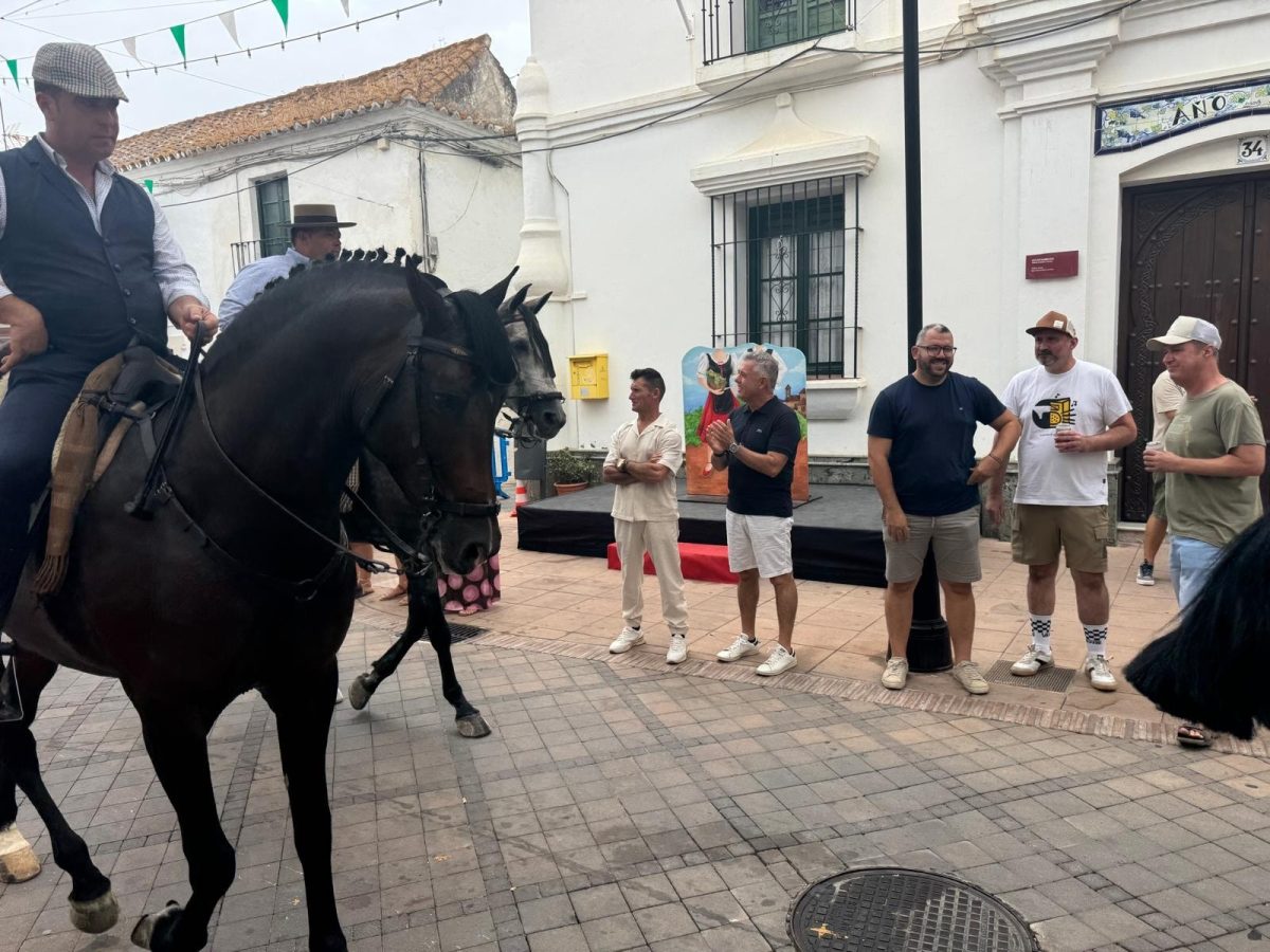 Manilva vive su día grande: los vecinos y visitantes disfrutan de la Vendimia - Caballos Manilva La Peña Caballista de Manilva ha realizado su tradicional desfile