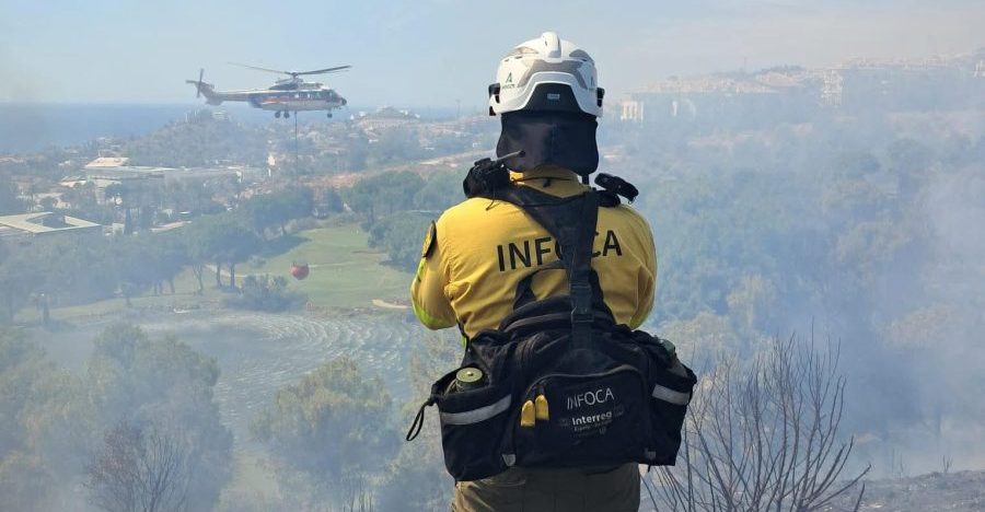 Si ves humo este miércoles en Mijas, no te alarmes: INFOCA realizará una quema preventiva en El Chaparral - Imagen de WhatsApp 2025 09 01 a las 13.18.43 2afbad32 e1778487856144 Imagen de archivo de un trabajador de Infoca.