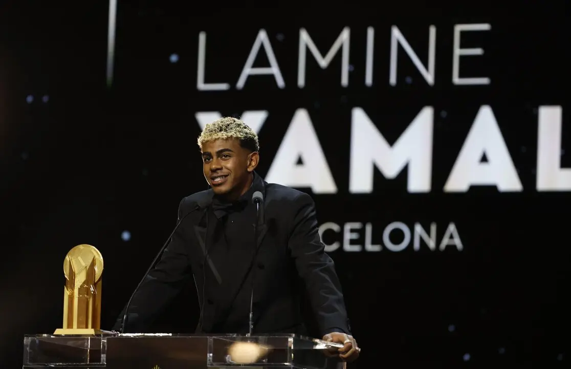 Lamine Yamal conquista por segundo año consecutivo el Trofeo Kopa - Lamine Yamal Trofeo Kopa por segundo ano consecutivo. EFE Lamine Yamal, Trofeo Kopa por segundo año consecutivo. EFE