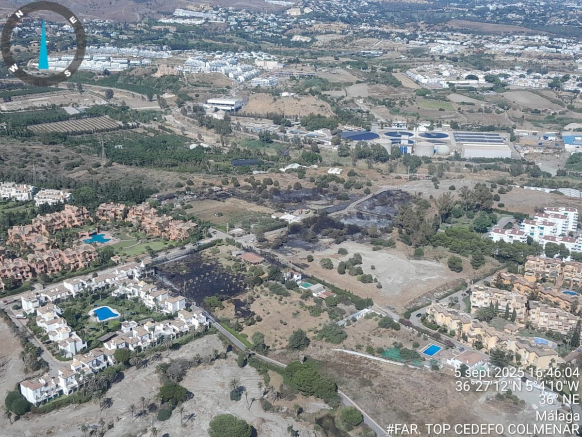 Extinguido el incendio en la zona de la urbanización Parque Antena, en Estepona - Parque Antena Estepona Extinguido el incendio en Parque Antena, en Estepona.