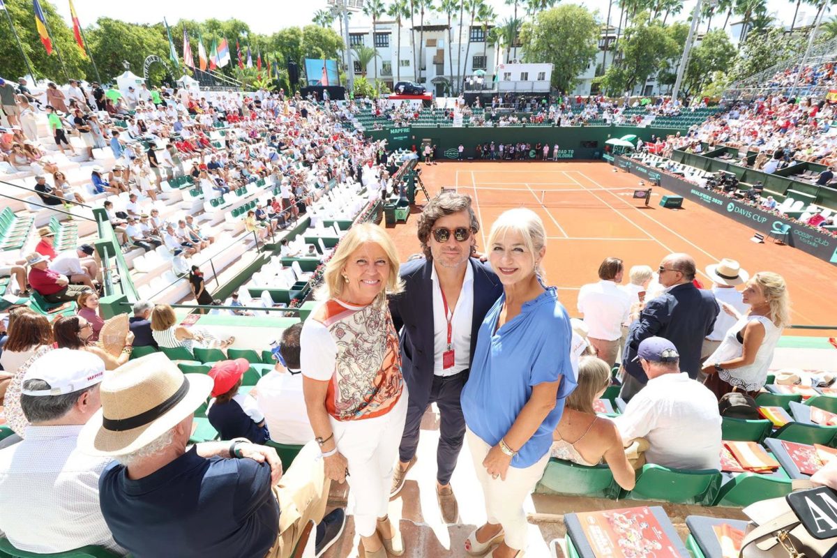 Del Pozo destaca que la eliminatoria de la Copa Davis tendrá un impacto económico de más de dos millones de euros - Tenis Marbella La consejera de Cultura y Deporte de la Junta de Andalucía, Patricia del Pozo, en las eliminatorias de la Copa Davis en Marbella