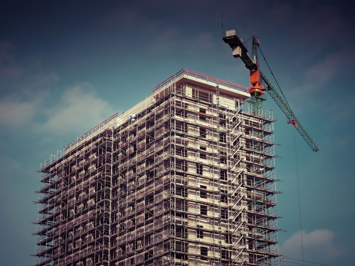 El paro en Málaga sube en septiembre pero cae un 7% respecto a 2024 - construccion edificio construccion edificio