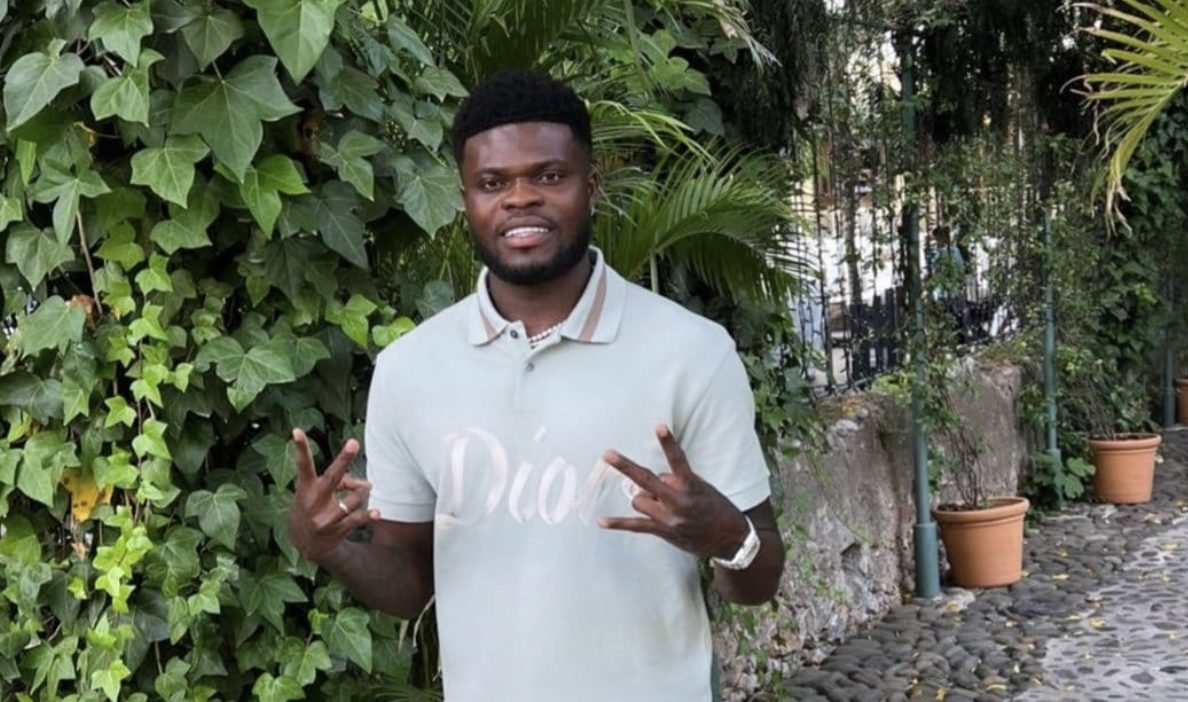 Thomas Partey, ex del Arsenal, acusado de violación con un episodio en Marbella - partney Historia de Thomas Partey en junio de 2022 en el Puente Romano de Marbella