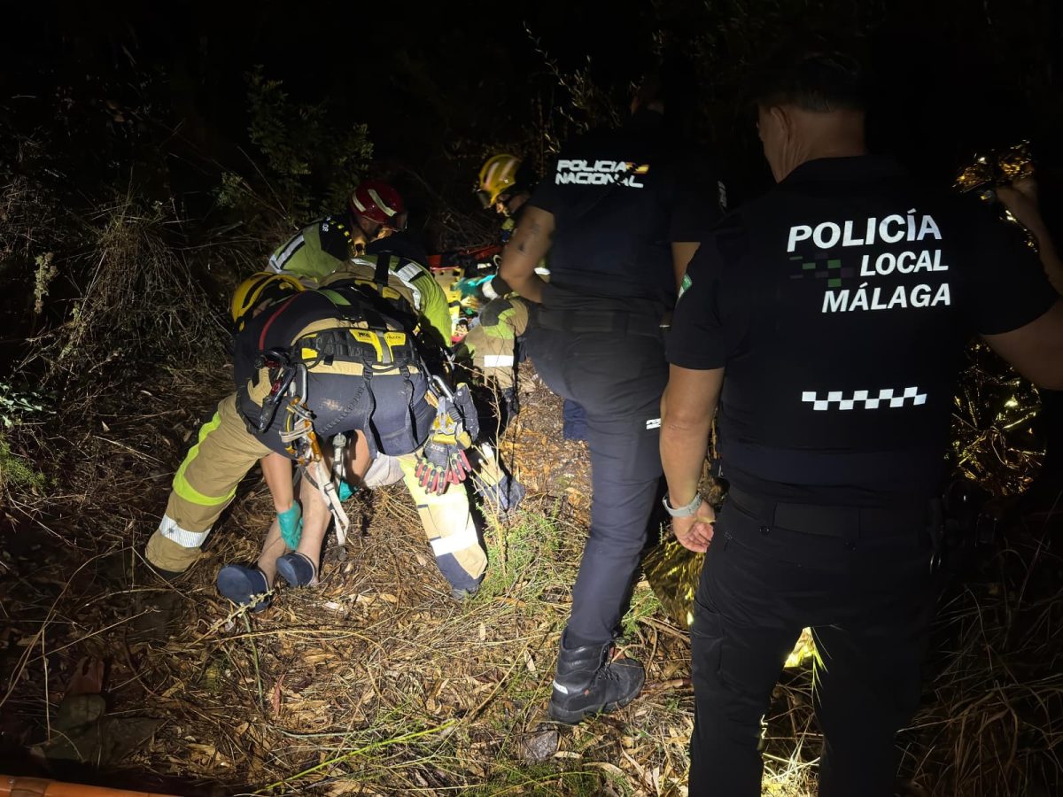 Con hipotermia y desorientada: así fue el complicado rescate de una octogenaria desaparecida en Málaga - 20251029 FOTO 2 RESCATE Con hipotermia y desorientada: así fue el complicado rescate de una octogenaria desaparecida en Málaga - 20251029 FOTO 2 RESCATE