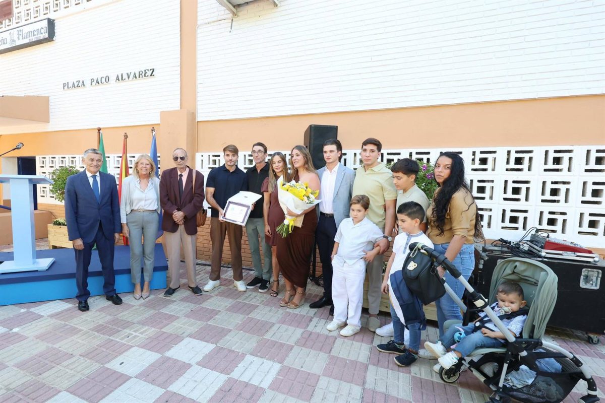 Marbella dedica una plaza en San Pedro Alcántara a Paco Álvarez en reconocimiento a su legado cultural y social - Plaza Paco Alvarez El Ayuntamiento de Marbella dedica una plaza en San Pedro Alcántara a Paco Álvarez en reconocimiento a su legado cultural y social