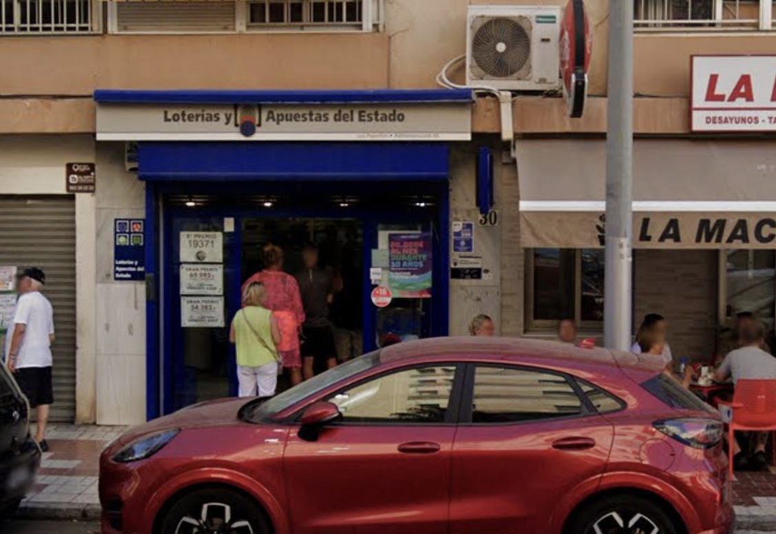 Esto es lo que se ha llevado un vecino de Torremolinos gracias a la Lotería Nacional en el Día de la Hispanidad - adminitracion los pajaritos torremolinos Administración 'Los Pajaritos' en Torremolinos