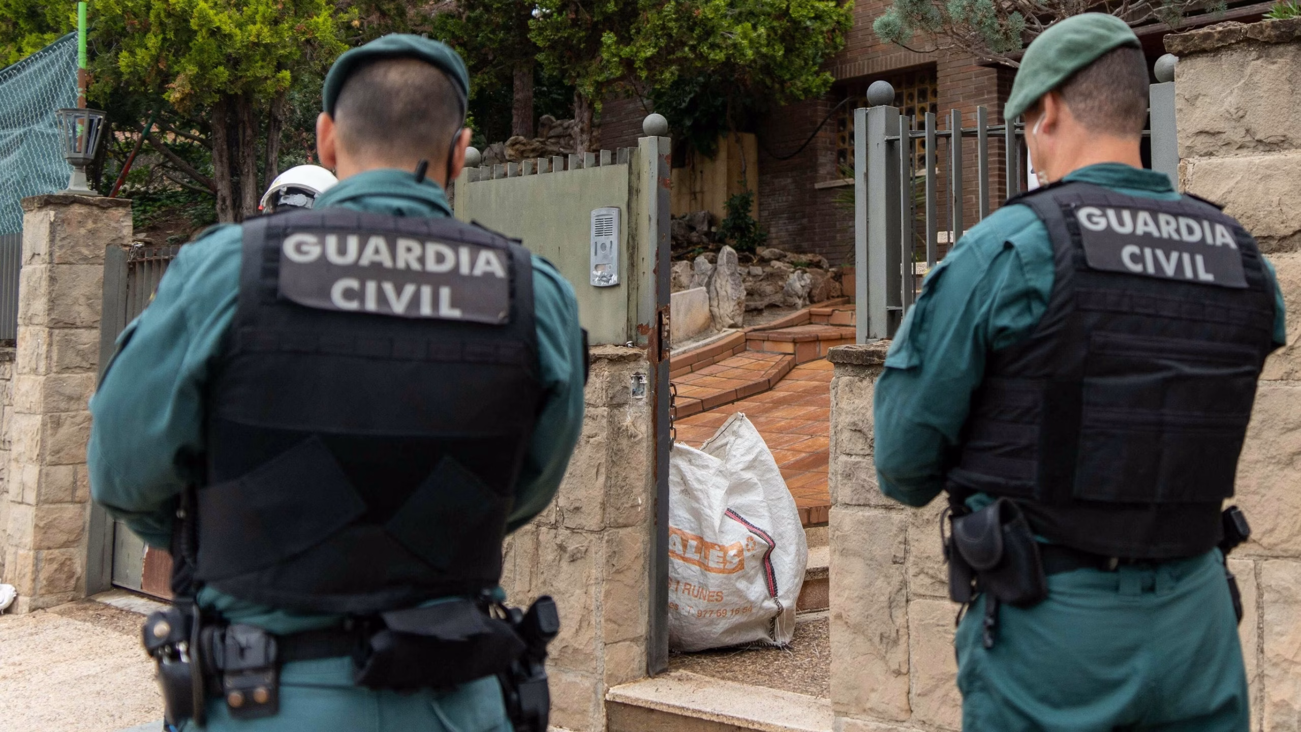 La autopsia descarta indicios de homicidio en la pareja hallada muerta en Coín - guardia civil scaled guardia civil