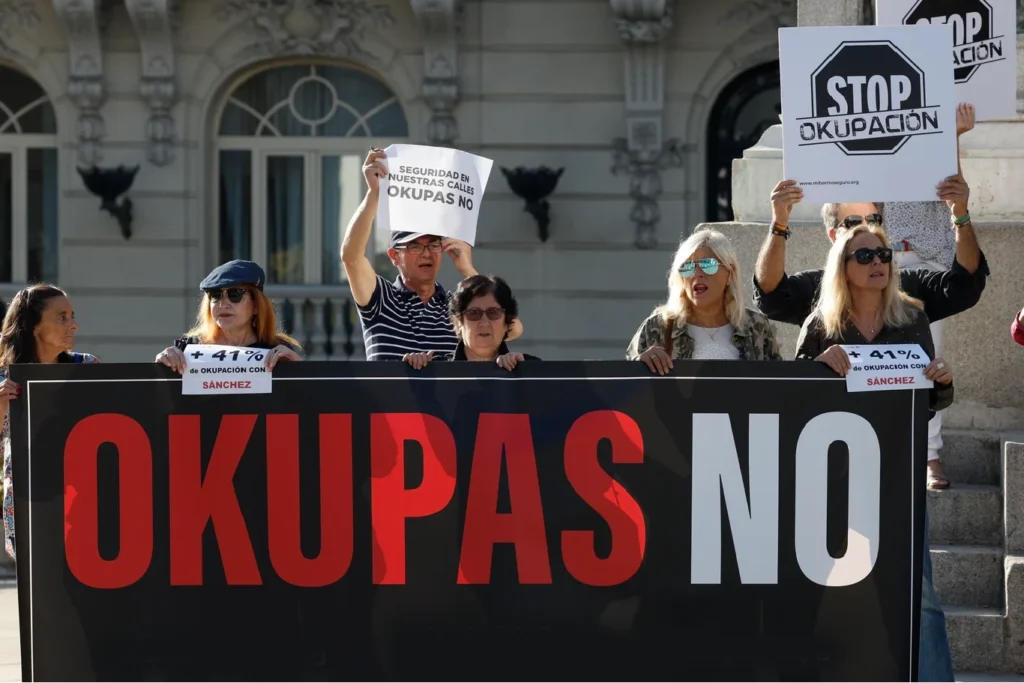 Málaga, quinta provincia con más viviendas okupadas en el mercado - manifestacion antiokupacion manifestacion antiokupacion