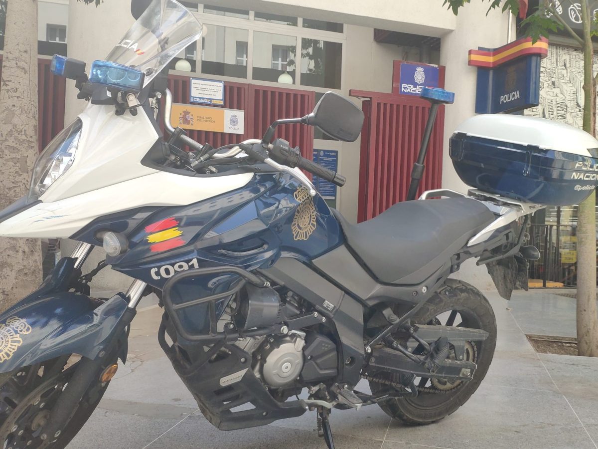 Condenado en Málaga a tres años de cárcel por apropiarse de dos coches de lujo valorados en más de 180.000 euros - moto policia nacional malaga moto policia nacional malaga