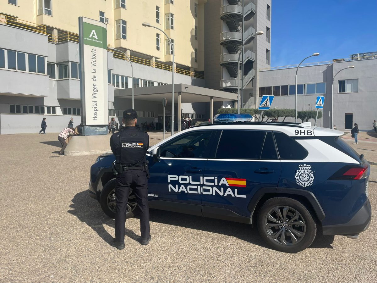 Apuñalan en el cuello a un joven de 25 años en pleno centro de Málaga - policia nacional malaga Apuñalan en el cuello a un joven de 25 años en pleno centro de Málaga