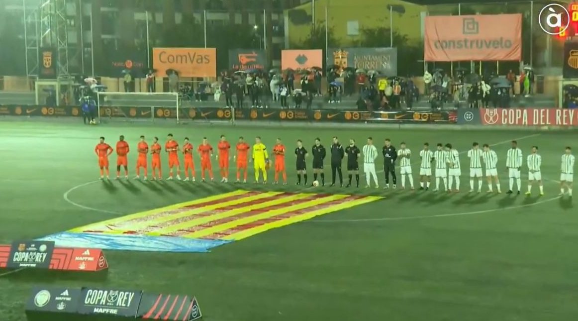 Un partido marcado por el recuerdo: Un año después de la DANA, Torrent renace en la Copa ante el Juventud Torremolinos - torrent juventud torremolinos copa rey e1761771097630 torrent juventud torremolinos copa rey