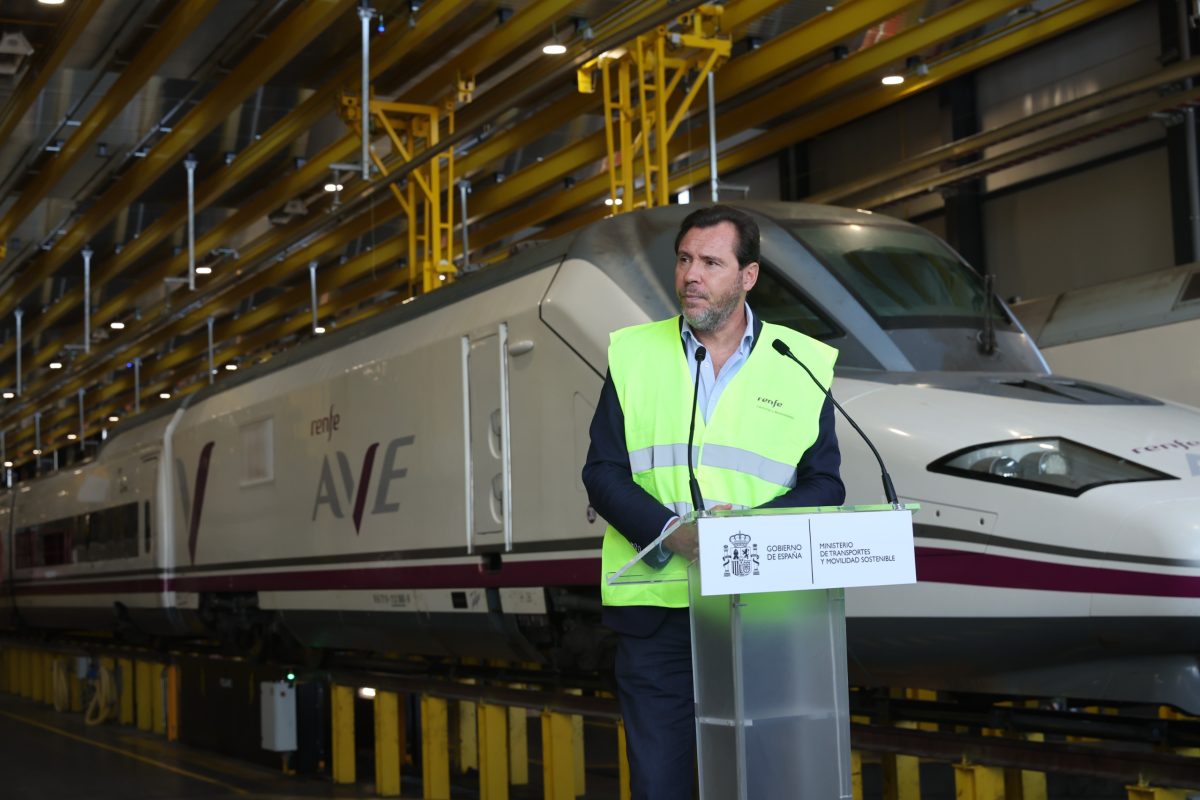 El AVE a Madrid, Semana Santa, Óscar Puente contra los medios y el "desnorte" de Adelante Andalucía - visita de Oscar Puente al nuevo taller de alta velocidad de Fuencarral II Madrid visita Óscar Puente nuevo taller de alta velocidad Fuencarral II Madrid