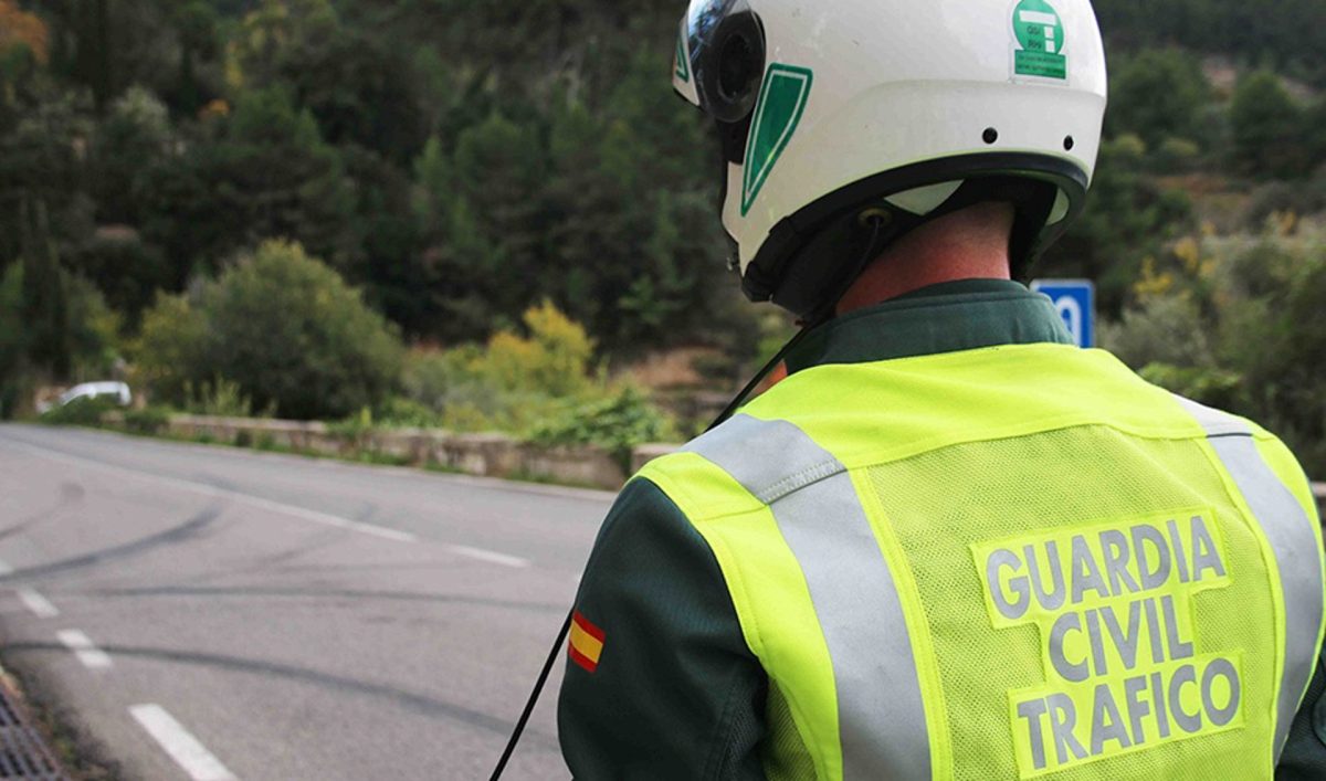 Una mujer herida tras una colisión entre dos coches en la A-7 en Manilva - Agente Guardia Civil Agente de la Guardia Civil de Tráfico.