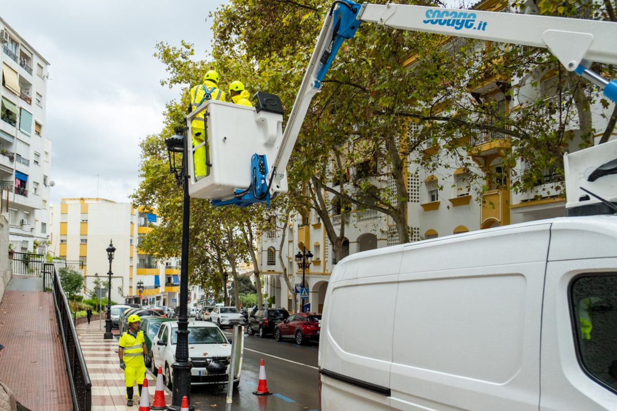 Marbella renueva el alumbrado del centro: 171 farolas clásicas se pasan al LED para ahorrar un 52% de luz - C. Jacinto Benavente Calle Jacinto Benavente de Marbella
