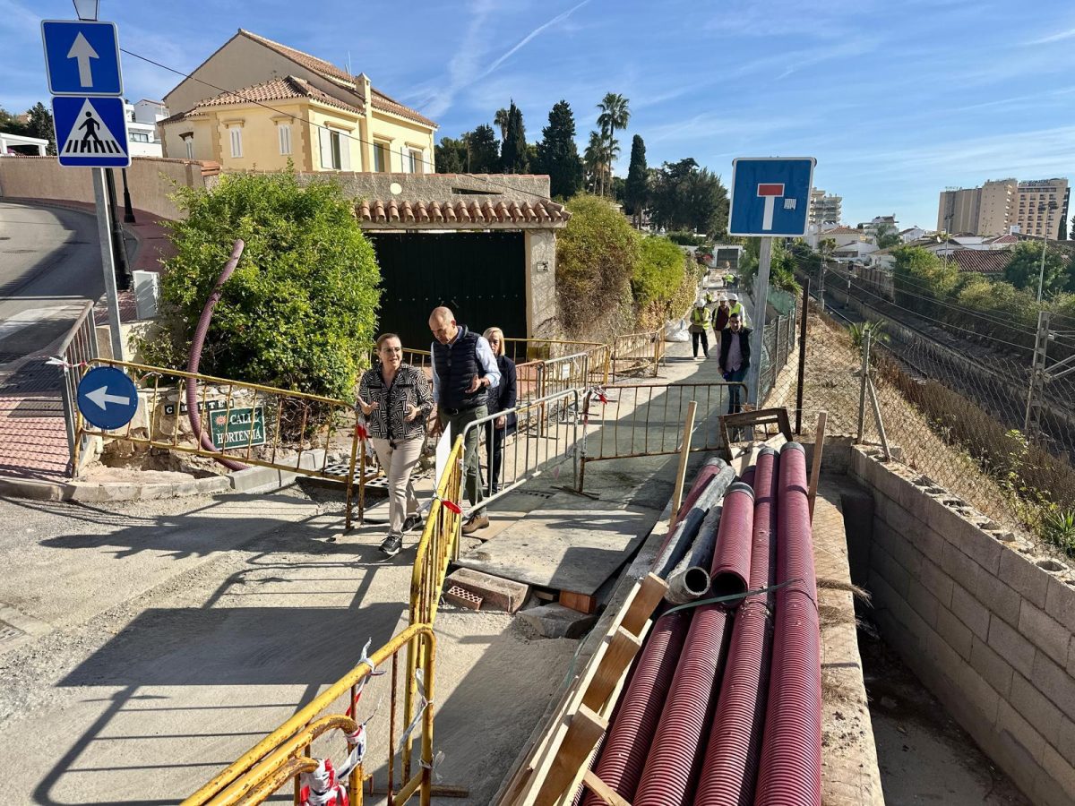 Así avanza la remodelación de Torreblanca en Fuengirola: comienzan las obras en la calle Hortensia - La alcaldesa Ana Mula durante su visita a las obras de calle Hortensia La alcaldesa Ana Mula durante su visita a las obras de calle Hortensia