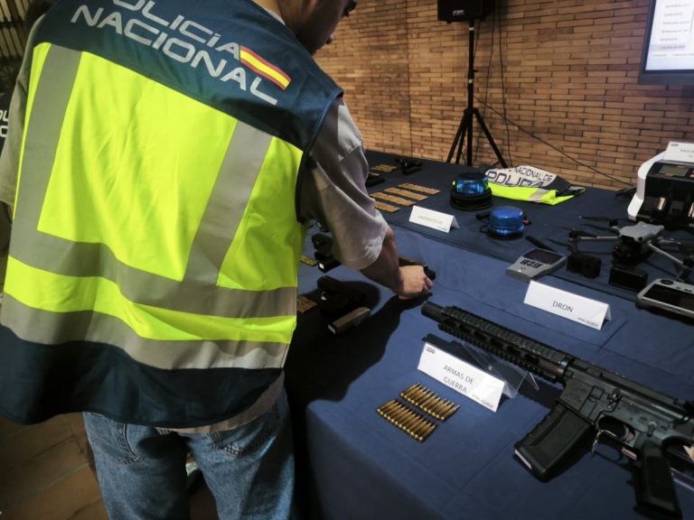 Golpe histórico al crimen organizado en la Costa del Sol: 55 detenidos, siete bandas desmanteladas y un arsenal de guerra incautado en solo un mes - armas costa del sol policia nacional Golpe histórico al crimen organizado en la Costa del Sol: 55 detenidos, siete bandas desmanteladas y un arsenal de guerra incautado en solo un mes - armas costa del sol policia nacional