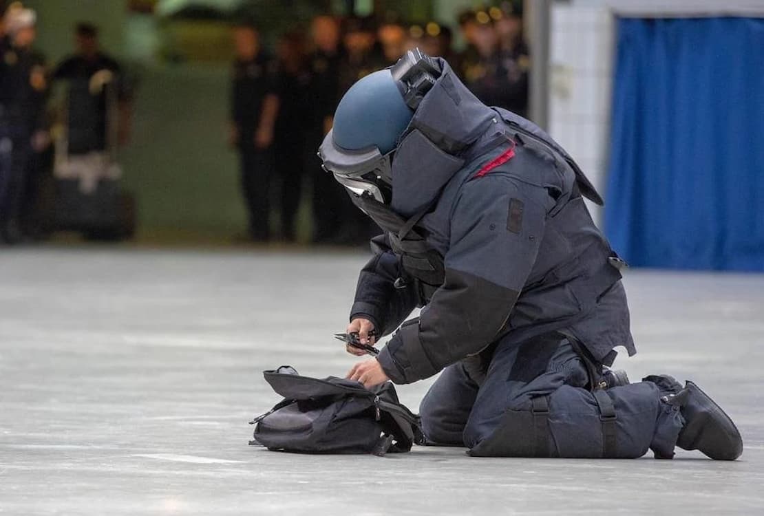 Pánico en Málaga por una falsa amenaza de bomba en un centro comercial: el autor ya ha sido detenido - tedax
