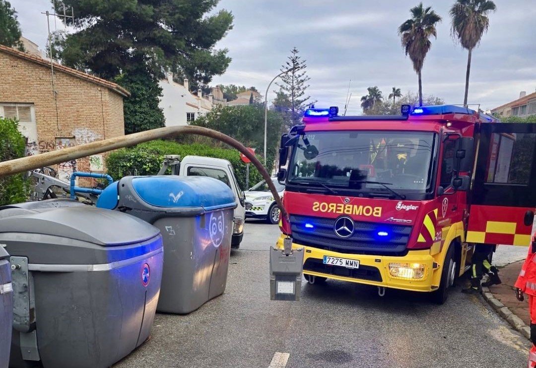Bomberos de Rincón de la Victoria actúan por riesgo de caída de elementos por el viento - Bomberos Rincon de la Victoria buena Bomberos de Rincón de la Victoria