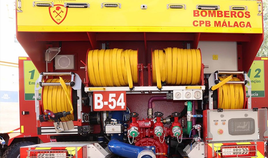 El incendio del hotel Ibis de Málaga se reactiva una semana después y vuelve a generar una gran columna de humo - Camion Bomberos Malaga El incendio del hotel Ibis de Málaga se reactiva una semana después y vuelve a generar una gran columna de humo - Camion Bomberos Malaga