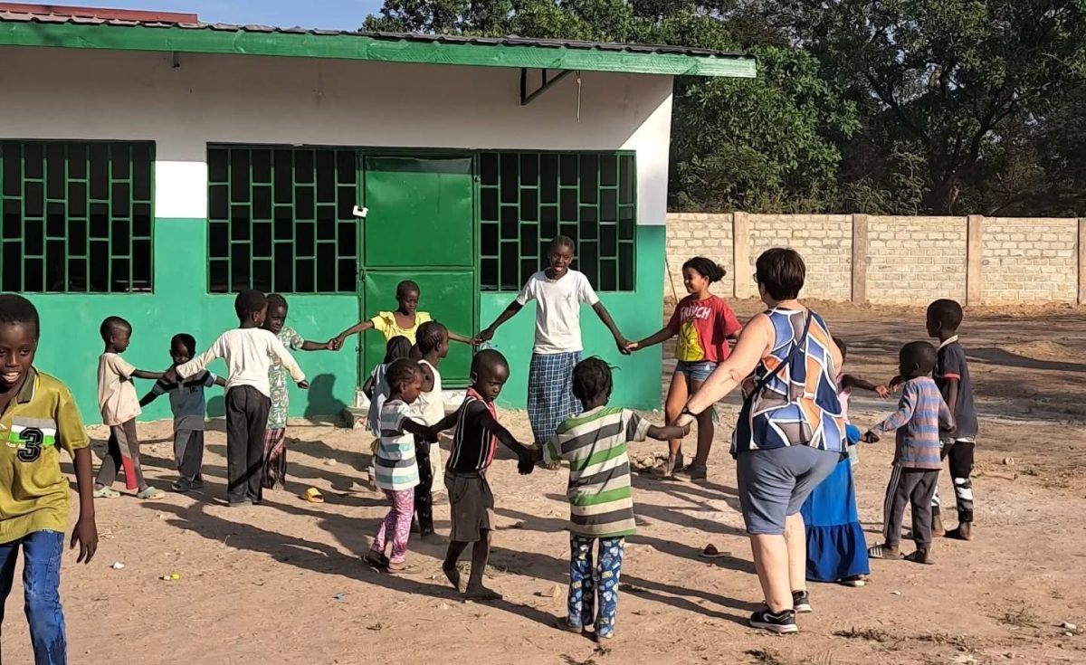 La asociación Mol Beh Taa acerca a Secadero su proyecto educativo y solidario en Gambia - Casares solidaria Proyecto solidario casareño en Gambia