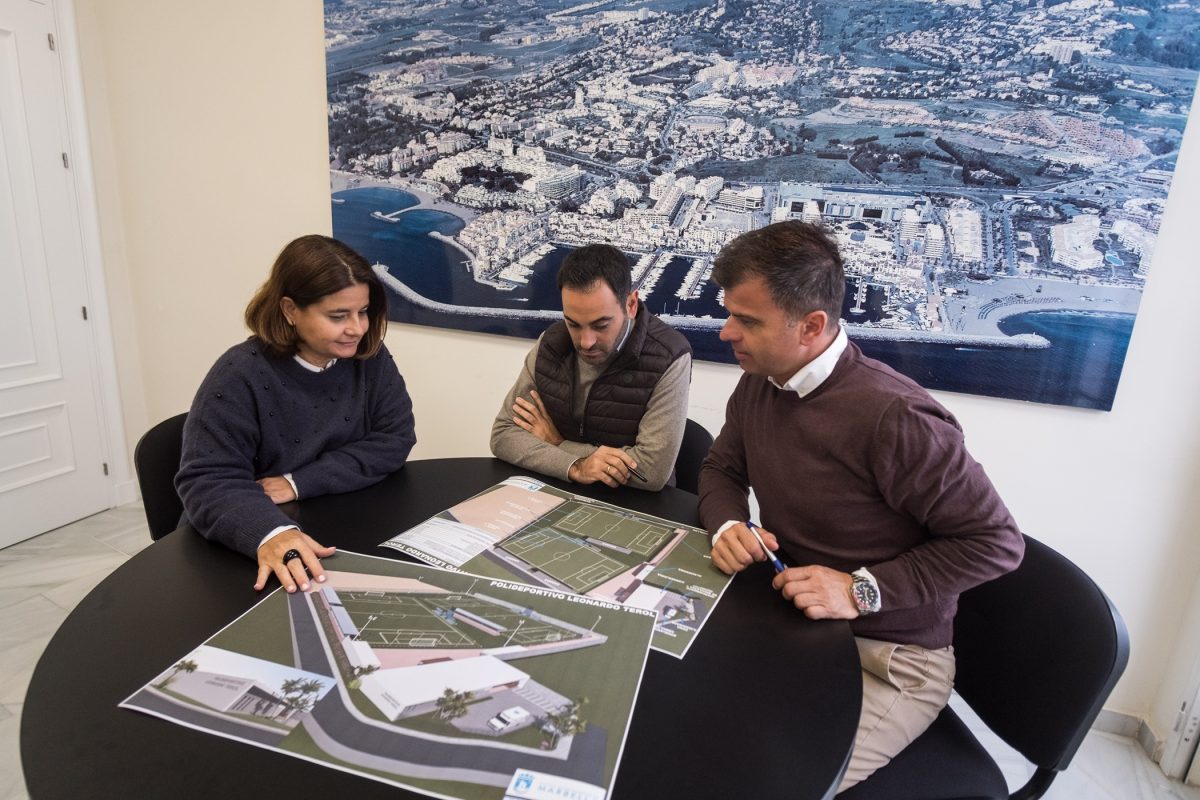 El nuevo polideportivo de Trapiche Norte inicia su tramitación con dos campos de fútbol 7 y financiación supramunicipal - IMG 748 Reunión sobre el proyecto en Trapiche Norte