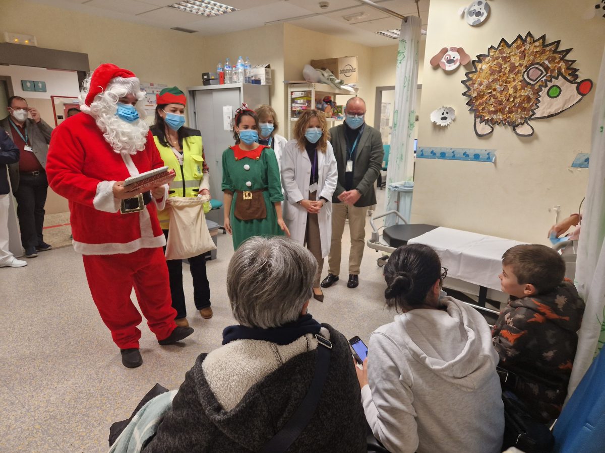 Navidad con sabor solidario y ambiente familiar en el Hospital Universitario Costa del Sol - Papa Noel Hospital Costa del Sol Papá Noel en el Hospital Costa del Sol