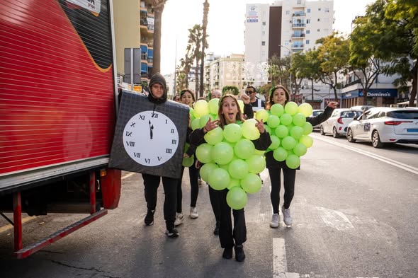 Torremolinos se llena de color y solidaridad en la novena San Silvestre - Torremolinos San Silvestre Participantes en la San Silvestre de Torremolinos