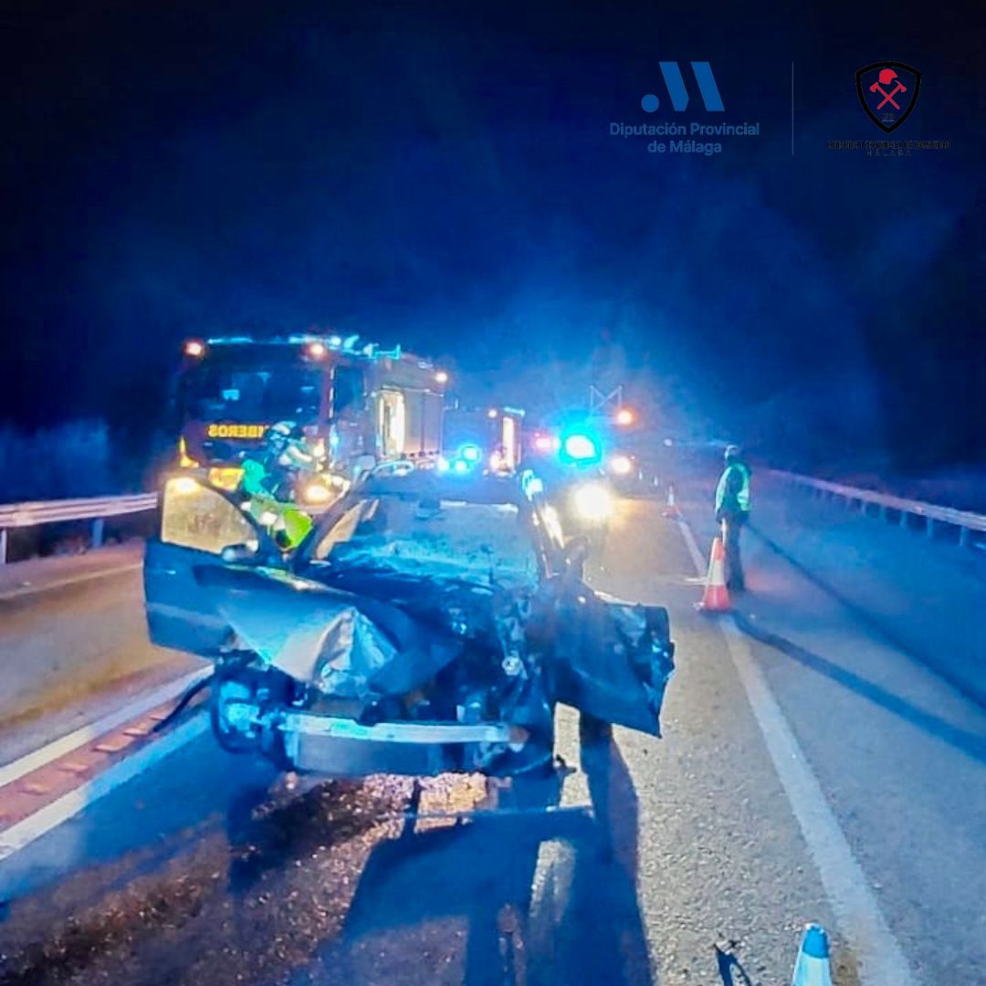 Bomberos de Coín excarcelan a un herido en un grave accidente de tráfico - accidente coin accidente coin