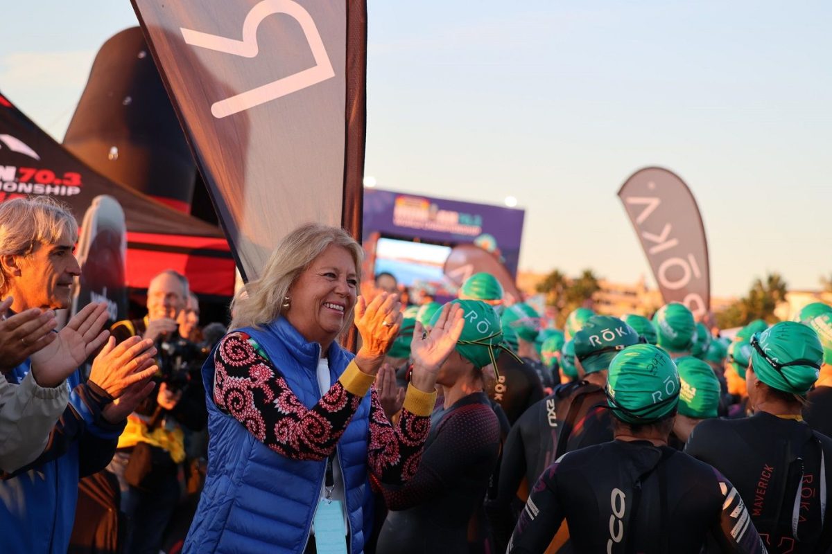 Más visitantes, más empleo y mayor rentabilidad: el mejor noviembre turístico de Marbella - ironman La alcaldesa de Marbella, Ángeles Muñoz, durante el evento deportivo del Ironman el pasado noviembre