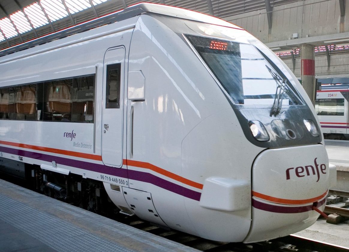 La línea Málaga-Sevilla vuelve a estar operativa tras un fin de semana de incidencias - 115834625 3251201358260112 4951538672548325989 n e1769415065143 Media Distancia Málaga