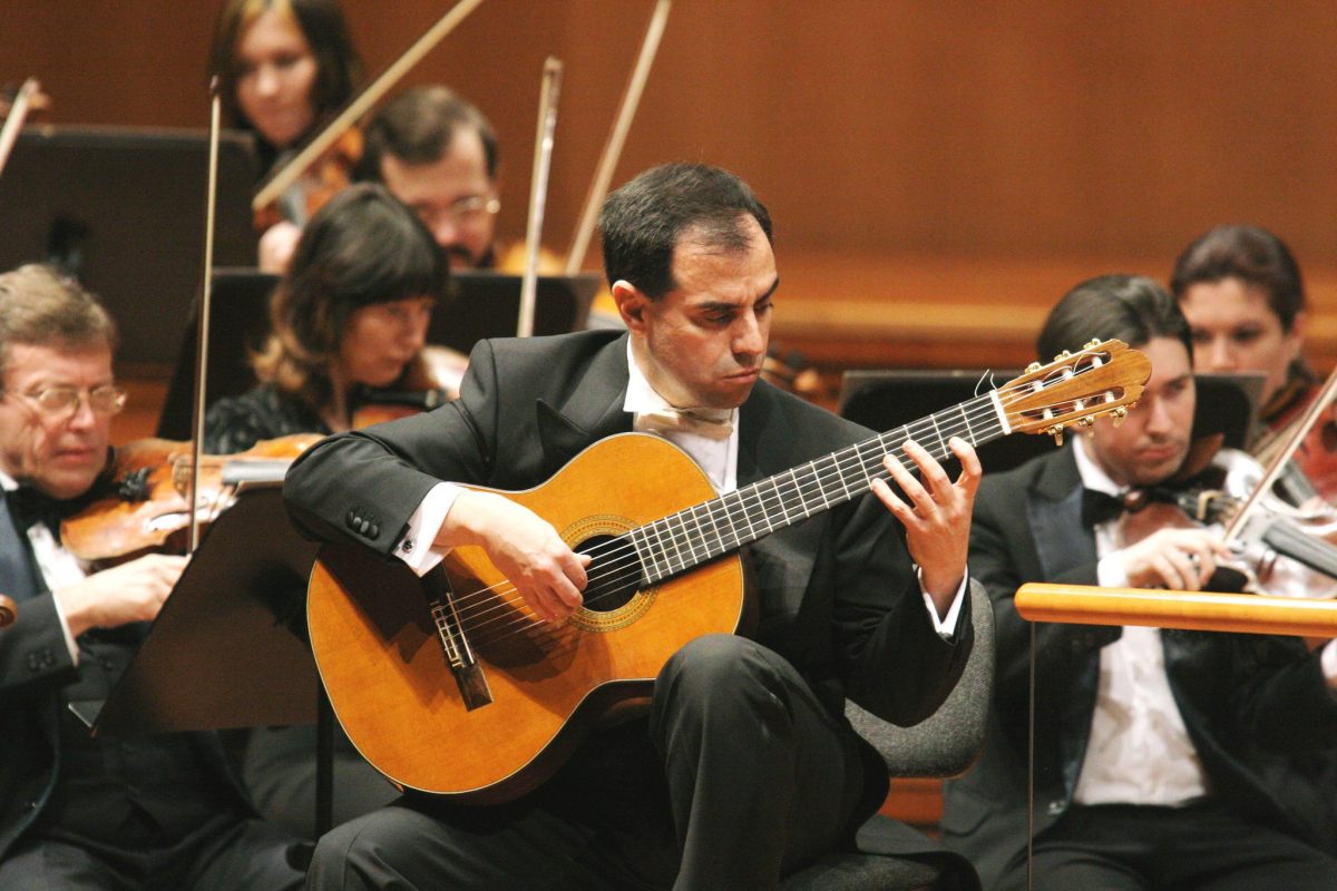 Carmina Burana y el Concierto de Aranjuez protagonizan un concierto único en Estepona - 302588620 191452703254387 3469356025209398112 n guitarrista
