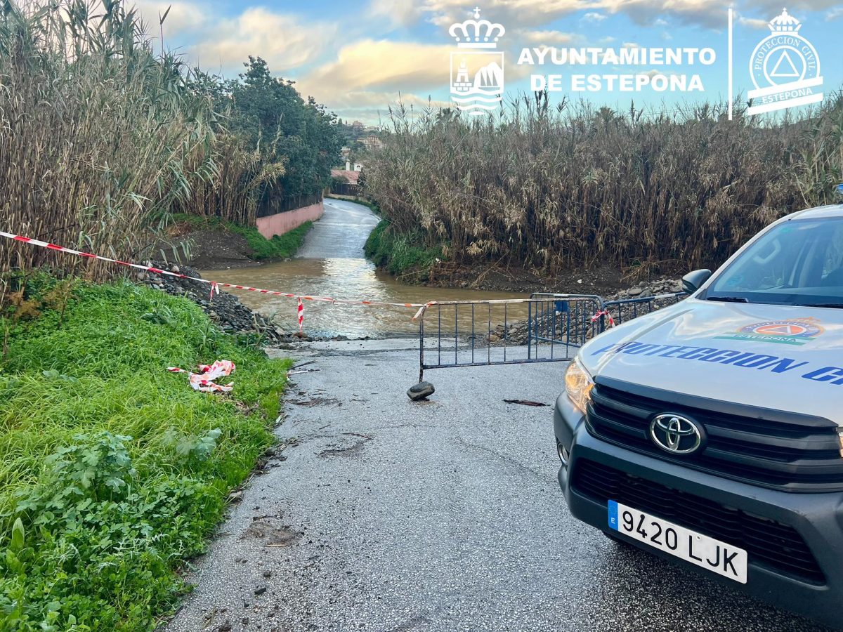 Estepona cierra de forma preventiva varios pasos de ríos y arroyos - 616420938 1200221315627509 546600720260100631 n Arroyo