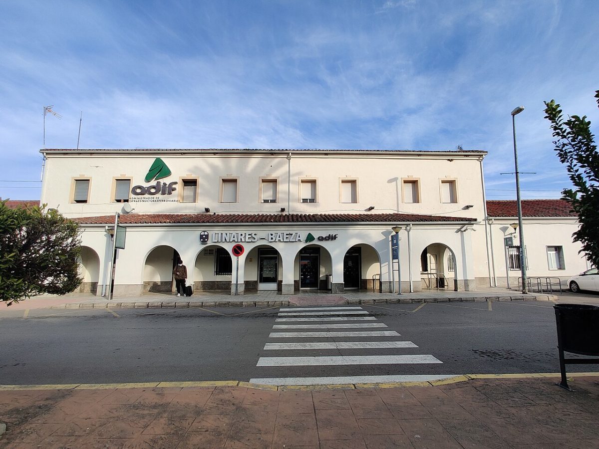 Un nuevo incidente ferroviario obliga a interrumpir la circulación en la línea Linares-Baeza - Estacion de tren Linares Baeza Estación de Tren