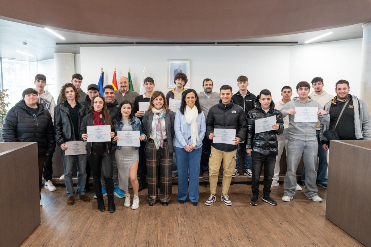 Estepona refuerza la formación y la inserción laboral de jóvenes con talleres gratuitos de oficios - Foto Talleres Servicios Sociales talleres