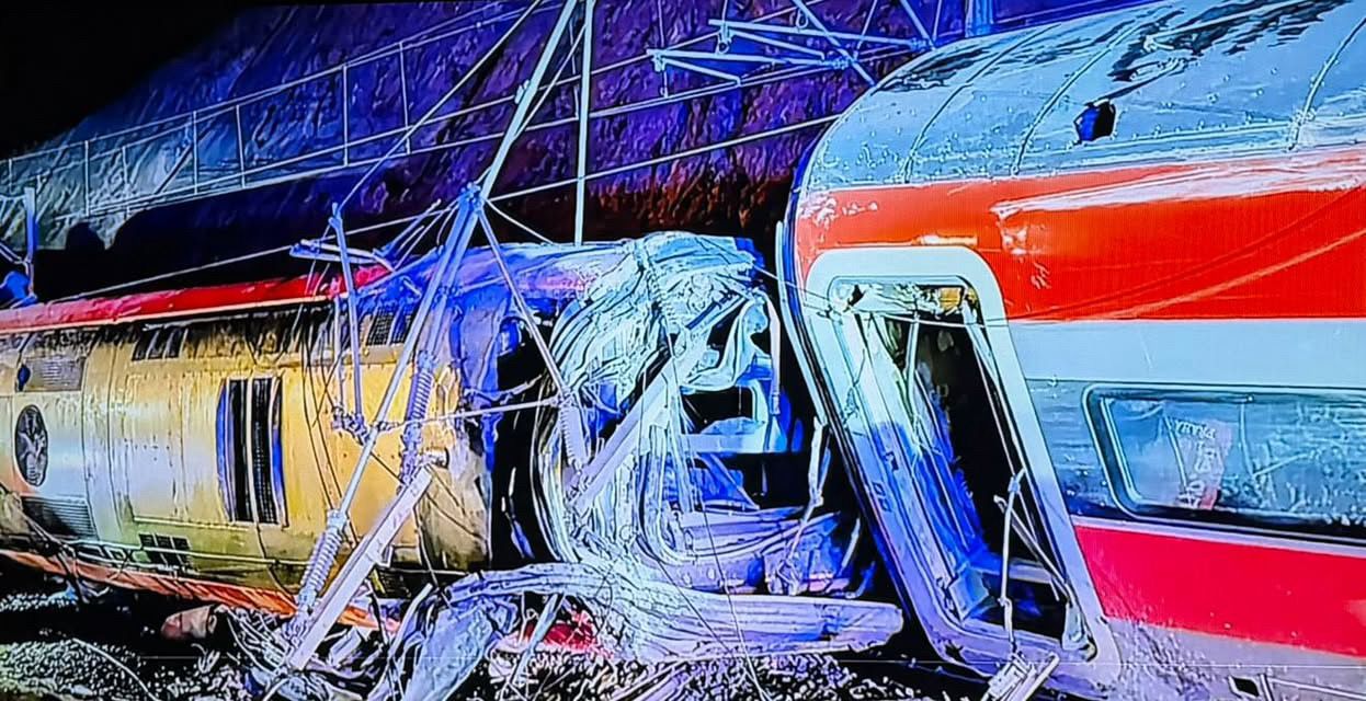 El descarrilamiento de un tren Málaga - Madrid deja dos fallecidos y heridos - Grave accidente tren Grave accidente ferroviario