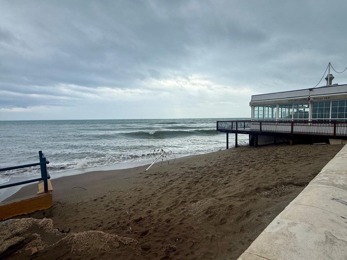 Fuengirola reclama al Gobierno medidas para evitar la pérdida de arena en sus playas - Imagen del estado actual de una playa de Fuengirola playas