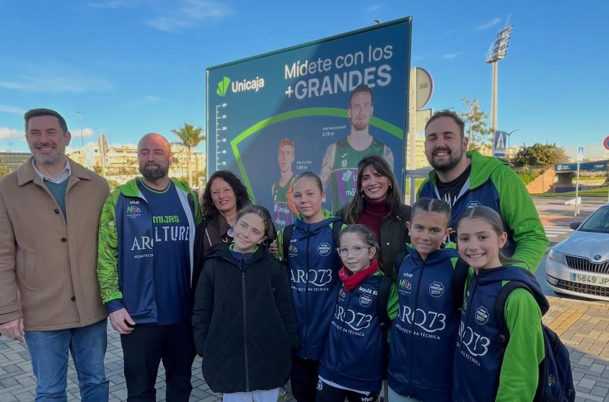 Mijas brilla en el Martín Carpena en una jornada dedicada al deporte base y la inclusión - Partido Mijas recorte La alcaldesa de Mijas, con algunos de los asistentes