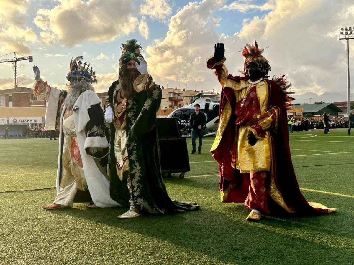 Fuengirola se emociona con la presencia de los Reyes Magos - Reyes Fuengirola Sus Majestades de Oriente en su llegada a Fuengirola