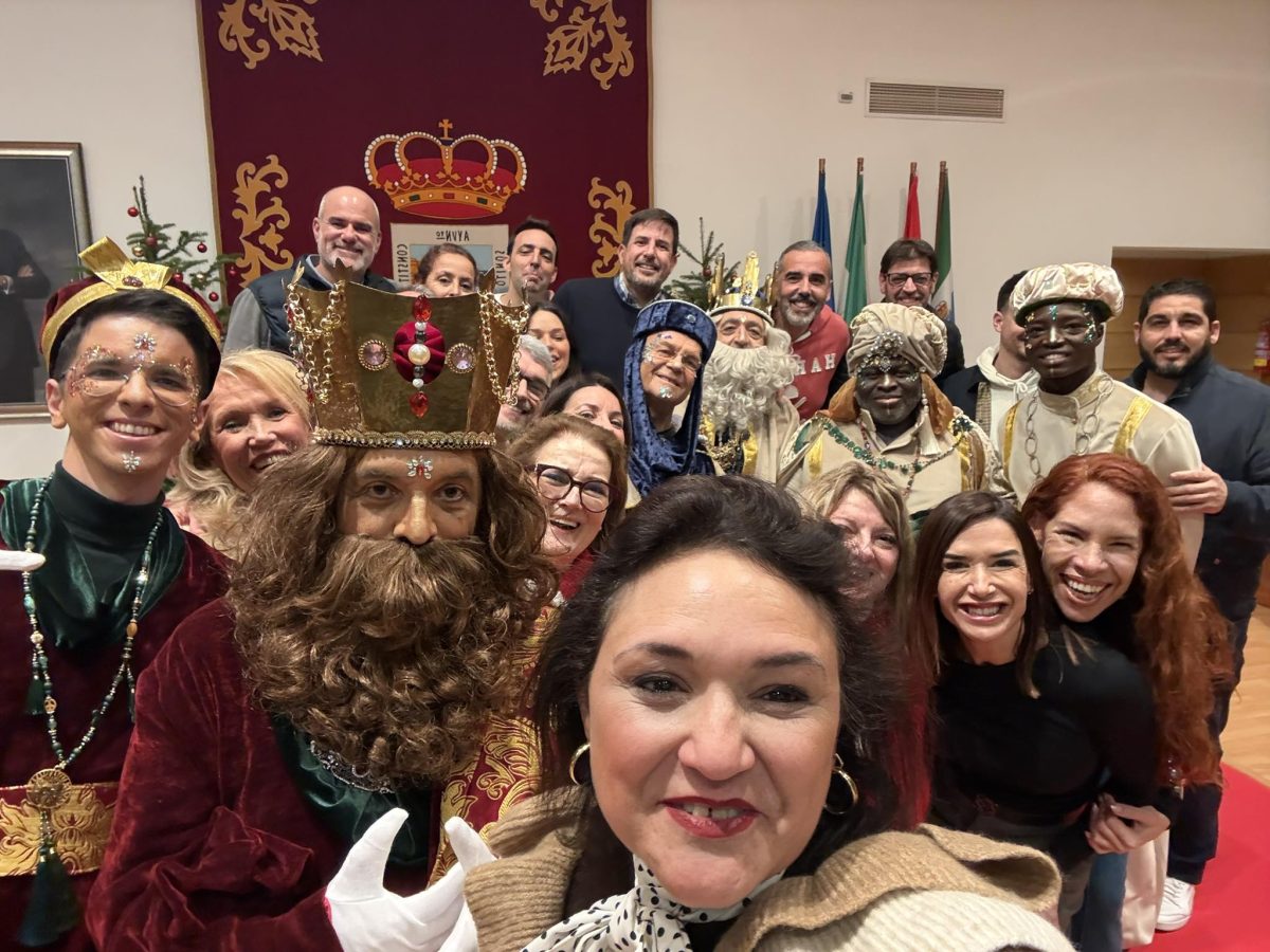 La alcaldesa de Torremolinos junto a los Reyes Magos