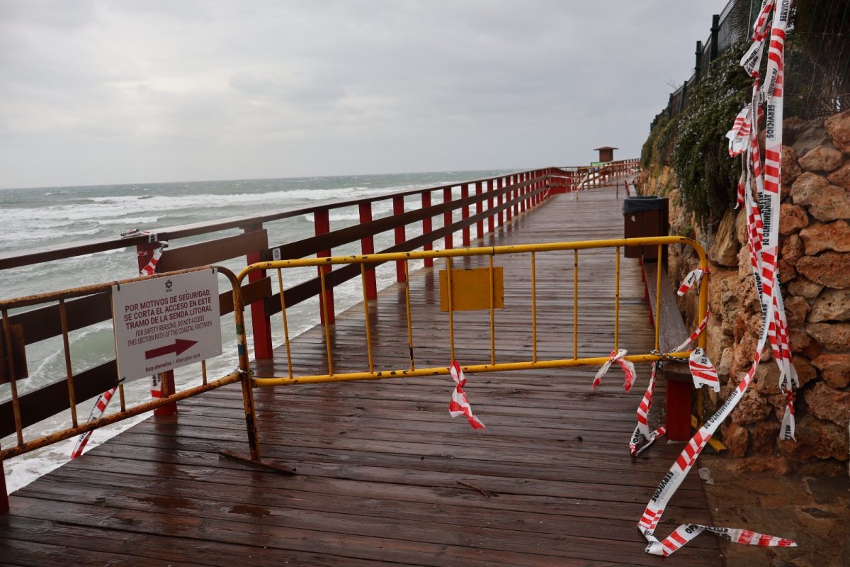 El temporal obliga a desmontar y volver a pilotar un tramo de la Senda Litoral en El Capricho - Tramo Senda Litoral El Capricho 1 Tramo Senda Litoral El Capricho 1
