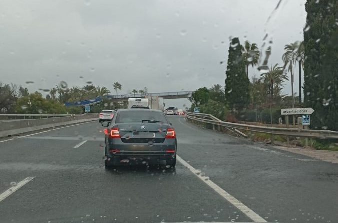 Colisión entre dos vehículos en la A-7 a la altura de Bahía Dorada en Estepona - WhatsApp Image 2026 01 27 at 09.41.56 e1769505770281 accidente