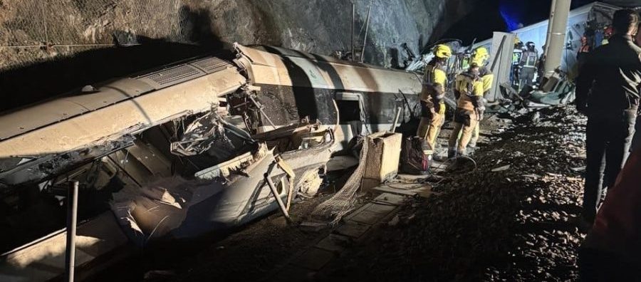Al menos 39 muertos tras el accidente ferroviario de Adamuz - accidente alvia adamuz cordoba e1768810983595 accidente alvia adamuz cordoba