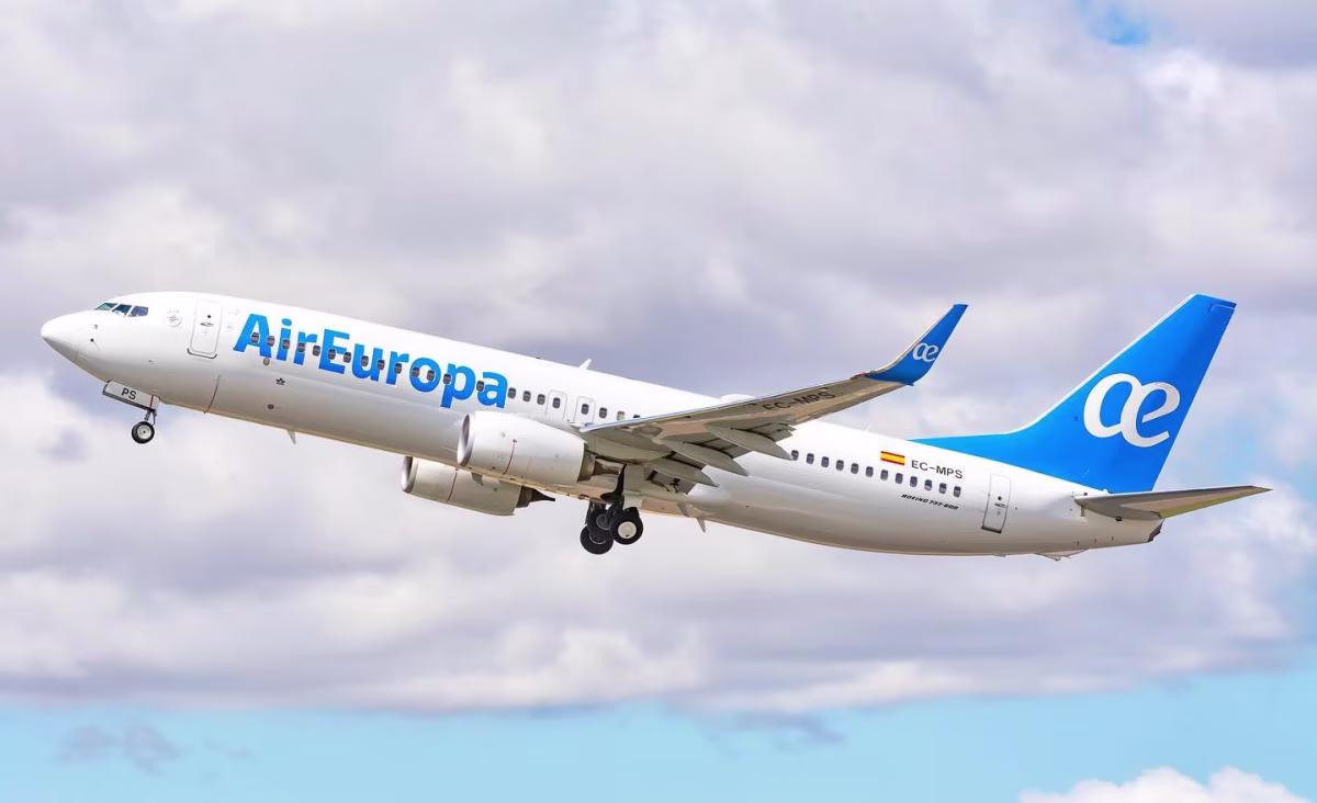 Más vuelos y precios desde 63 euros para viajar entre Málaga y Madrid tras el accidente de Adamuz - aero andrea.737.jpeg e1769006117482 Air Europa