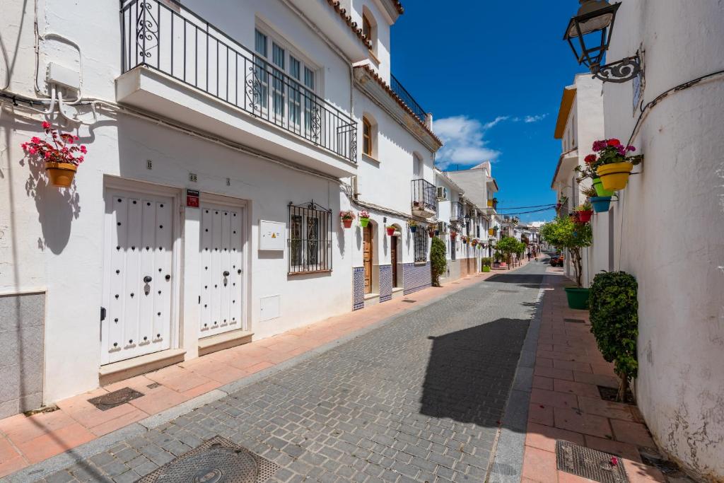 Este martes habrá interrupciones en la luz en estas calles de Estepona - calle Casares Estepona Calle Casares de Estepona, una de las afectadas.