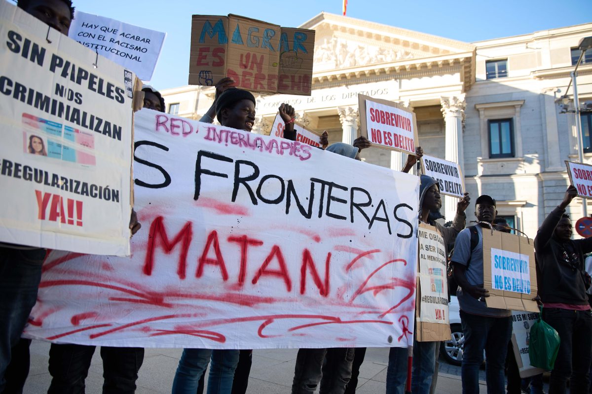 Más de medio millón de migrantes podrían regularizar su situación tras el acuerdo entre PSOE y Podemos - concentracion defensa regularizacion migrantes concentracion defensa regularizacion migrantes